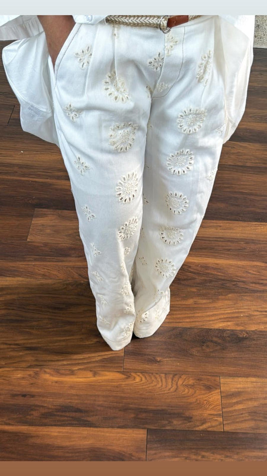 Pantalon à détails effet broderie