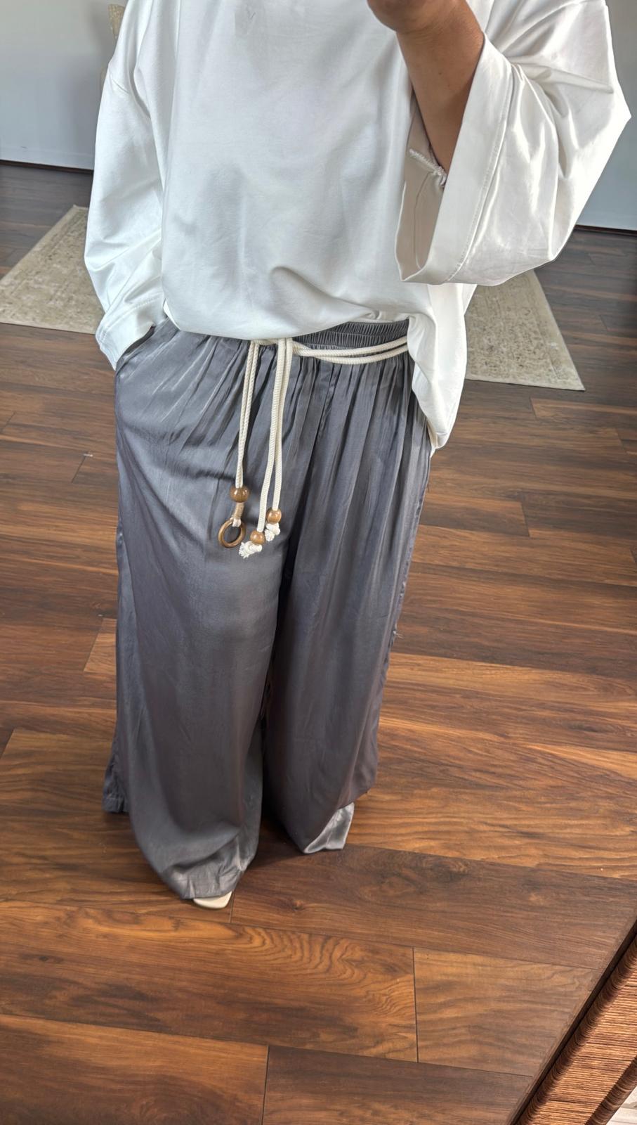 Pantalon effet satin avec ceinture à corde