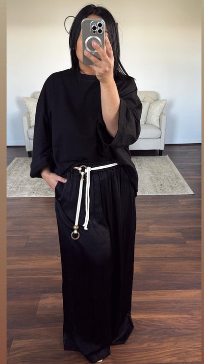 Pantalon effet satin avec ceinture à corde